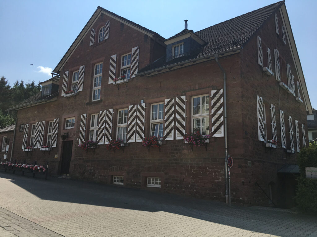 Außenansicht der Praxis Anneken & Stier in Bad König